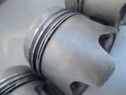 Iseki  Поршня E3AG1 Оригинал БУ