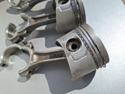 Komatsu  Поршня БУ 3D74E